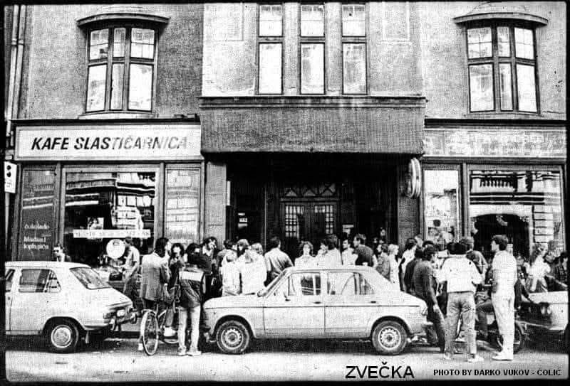 Ispred Zvečke (Zagrebačko ugostiteljsko slastičarsko poduzeće)